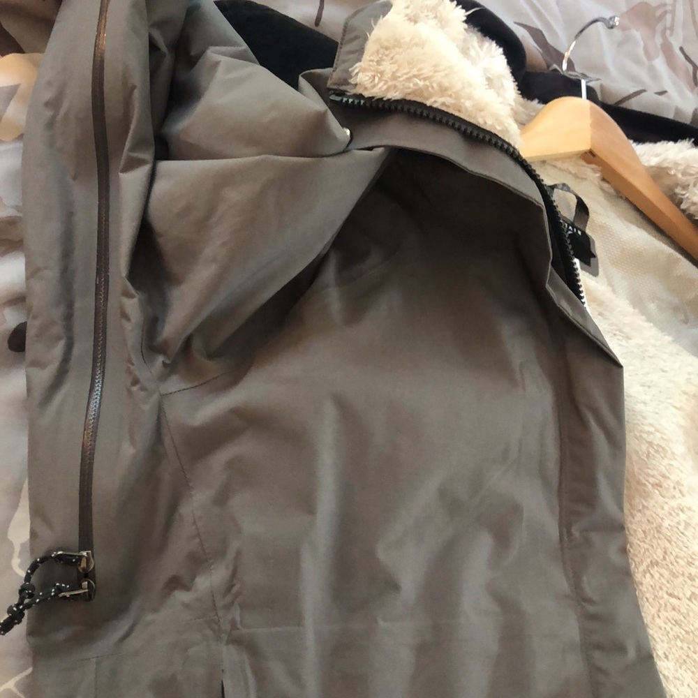 Mountain Hardware Jacket - image 8